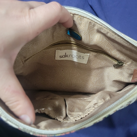 SAKROOTS ADJUSTABLE STRAP PEACE/ BIRD/FLORAL MULTICOLOR CROSSBODY BAG - Picture 3 of 5